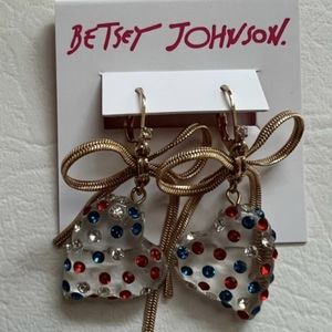 🆕 Betsey Johnson Hearts & Rhinestones with a bow.